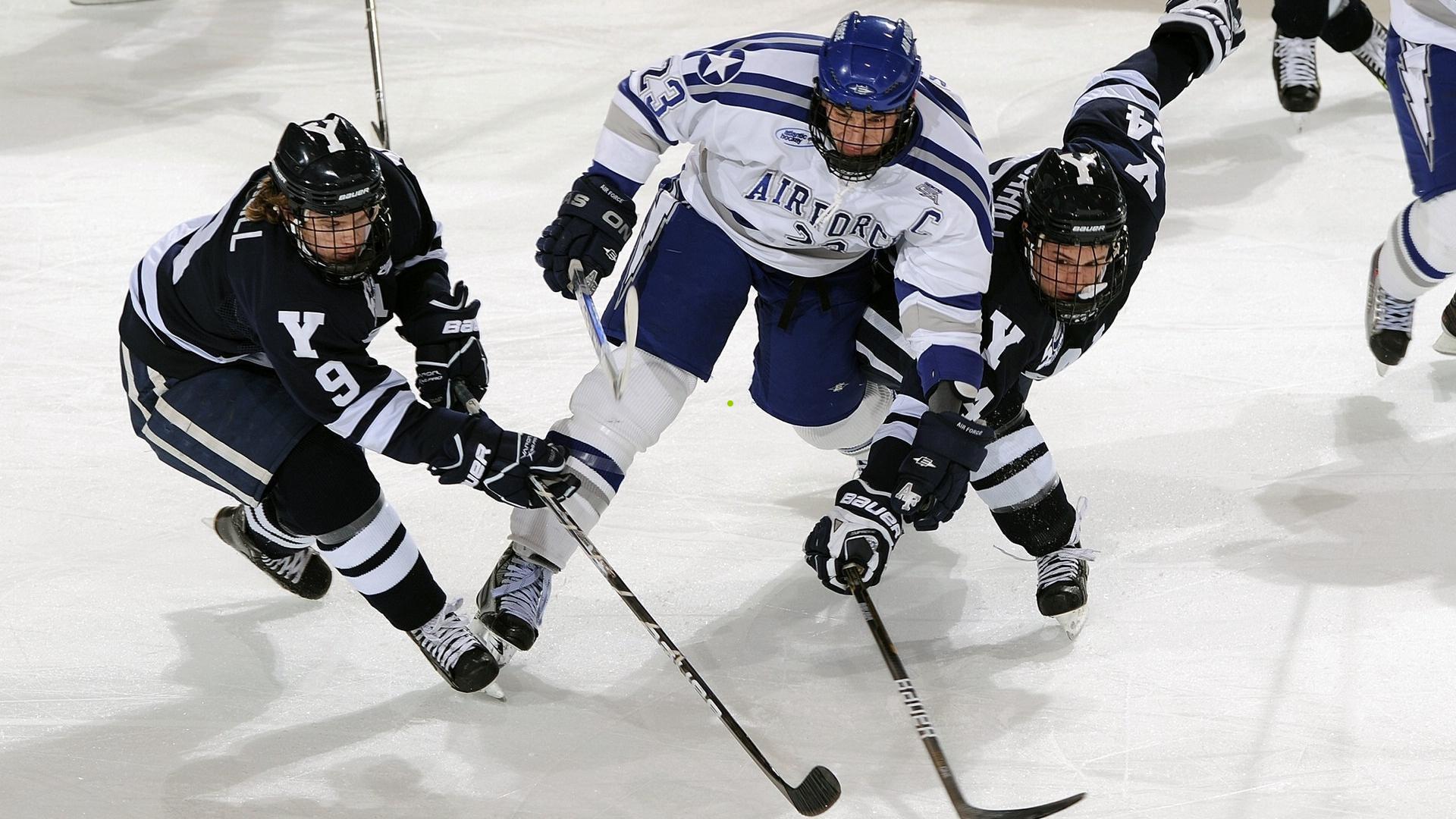 哈登未来成休赛期最大悬念，联手字母哥冲冠，或引发涉及特雷·杨、莫兰特的惊天交易？