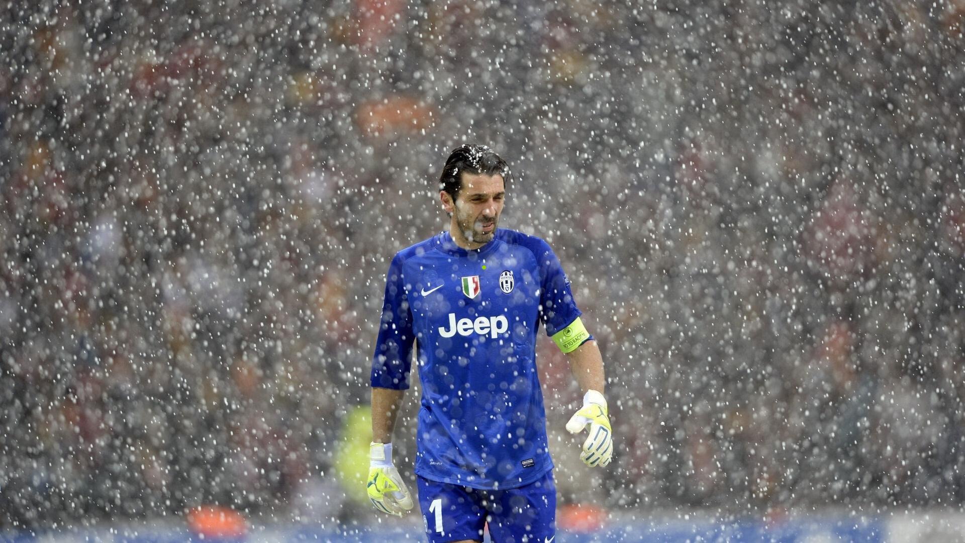 沙特金元风暴再袭英超！talkSPORT曝多家俱乐部天价竞逐萨拉赫，年薪或创1.75亿镑历史纪录